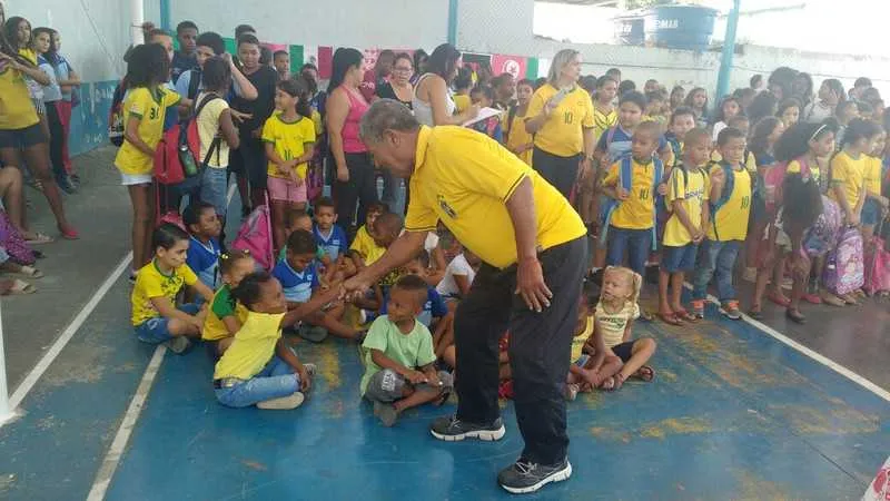 Campeão do Mundo, em 1962, Jair Marinho, visitou a escola