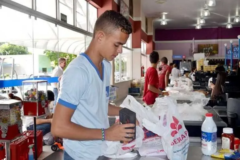 >> Para pessoas com deficiência, destaque para a função de empacotador, com 118 oportunidades