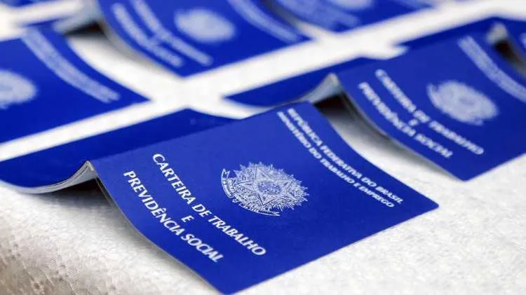Houve queda de 0,3% em relação ao trimestre julho a setembro