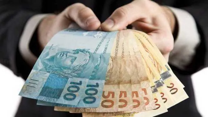 Valor é quatro vezes maior que o salário real