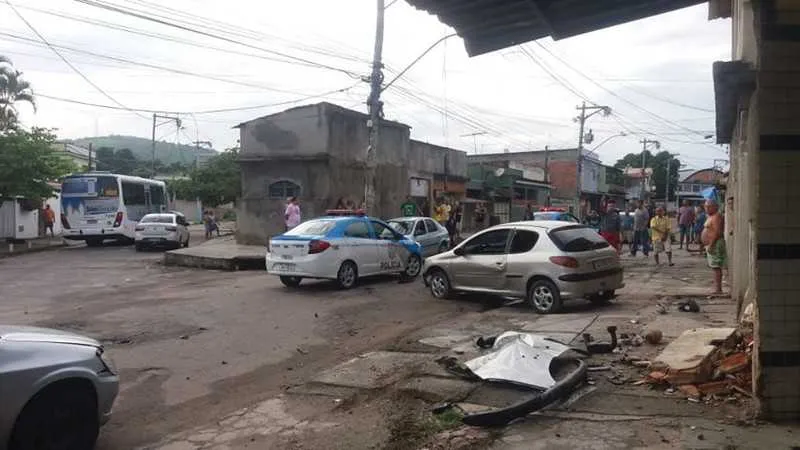 Muro de casa ficou destruído no local