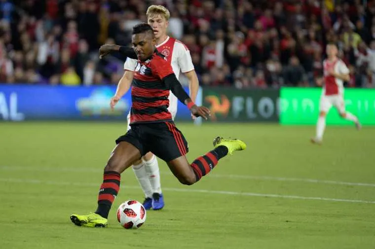 Uribe marcou os dois gols do Flamengo no jogo