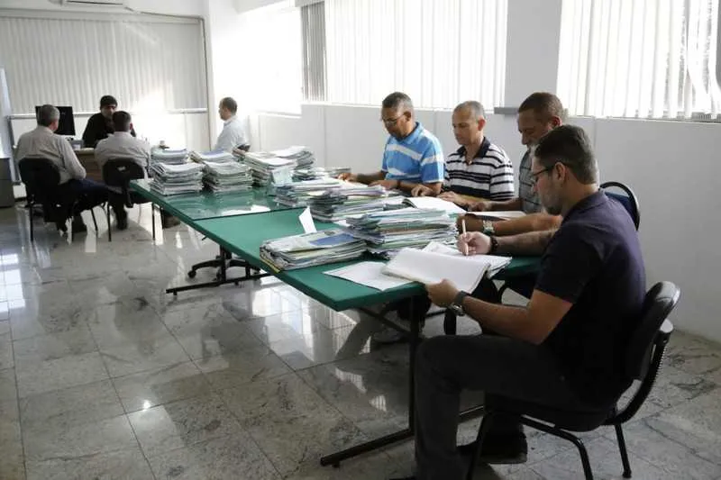 Funcionários fizeram mutirão para liberar pedidos mais antigos