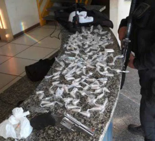 Ele foi encaminhado para a 125ª DP (São Pedro da Aldeia), onde permanece preso. 