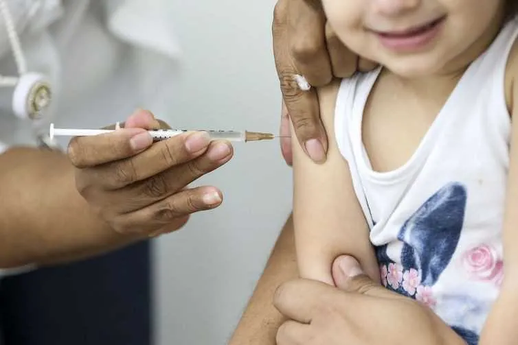49% dos municípios não atingiram meta de vacinação