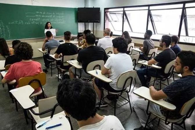 Entre as vagas temporárias disponíveis, está a de educador social