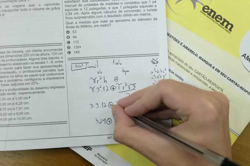 Provas do Enem vão continuar sendo realizadas em dois domingos