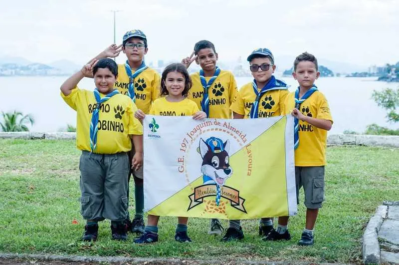 Imagem ilustrativa da imagem Grupo de escoteiros 'lobinhos' realiza comemorações no Galo Branco, São Gonçalo
