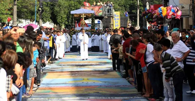 Cerca de 240 painéis devem ser confeccionados na Rua Coronel Moreira César, Zé Garoto, até a Rua Nilo Peçanha, altura do Clube Mauá, no Centro