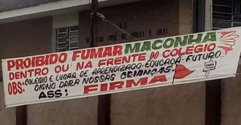Cartaz havia sido colocado no final de semana