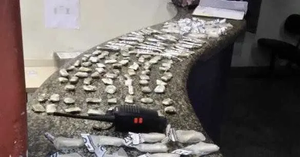 Foram apreendidos cocaína e maconha