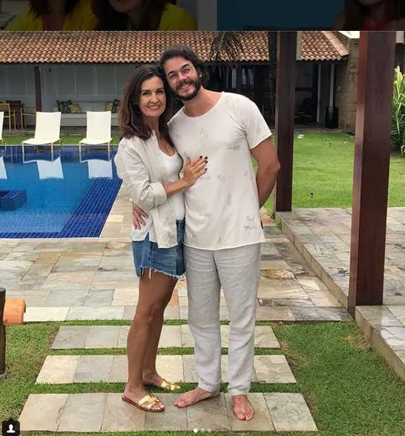 Jornalista e apresentado Fátima Bernardes comentou sobre comparação que fãs fazem na internet de seu atual relacionamento com o antigo. Separada de Bonner desde agosto de 2016, a jornalista assumiu o namoro com Túlio Gadelha ano passado e, desde então, posta fotos com declarações para o advogado e vice-versa.