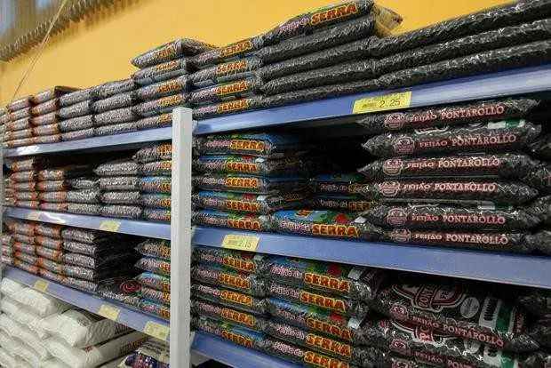 O indispensável feijão é o item que está mais barato essa semana