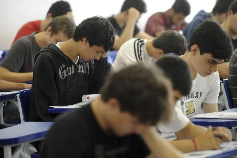 Alunos alegam que já perderam o primeiro semestre quase inteiro devido a problemas no Fies