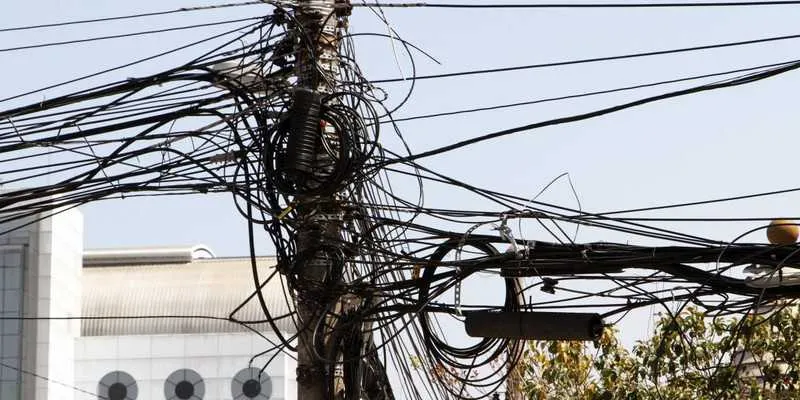 Além de ser crime, o furto de energia afeta a qualidade do serviço e põe em risco a população