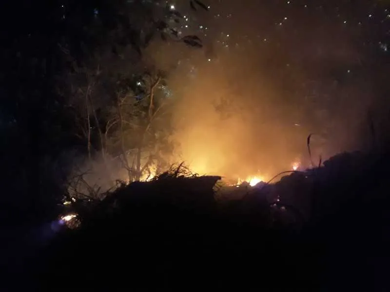 Apesar do local ficar perto de algumas casas, ninguém se feriu.