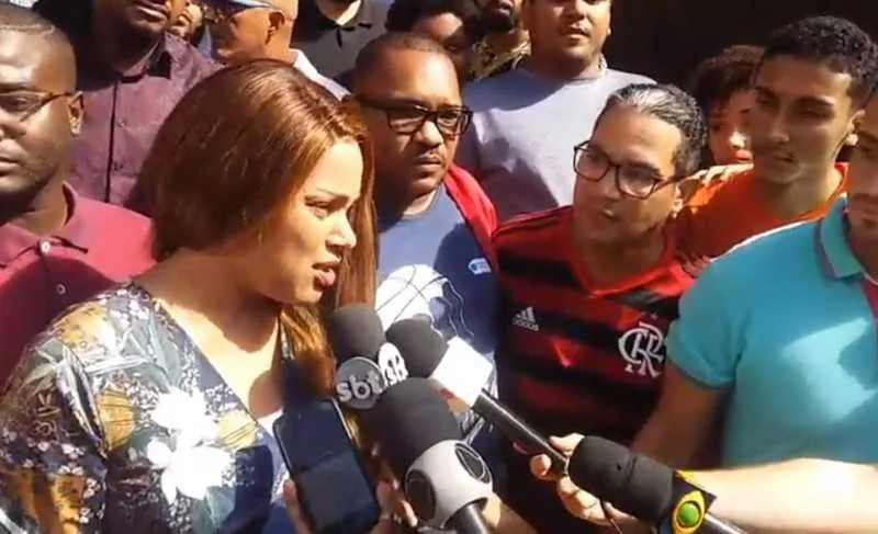 Abalada, Flordelis concedeu entrevista amparada pelos filhos