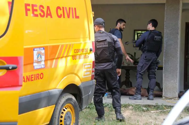 Marcos estava com marcas de sangue dentro da residência