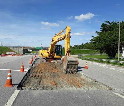 Obras de revitalização do pavimento acontecem no km 22, em Rio Bonito, no sentido Região dos Lagos