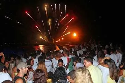 Os pontos onde acontecerão a queima de fogos são: Praia de Tucuns, Geribá, Centro, Armação e Praça do Inefi-Rasa