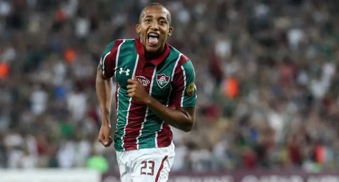 Jogador está vendido, mas existe multa para cancelar o negócio