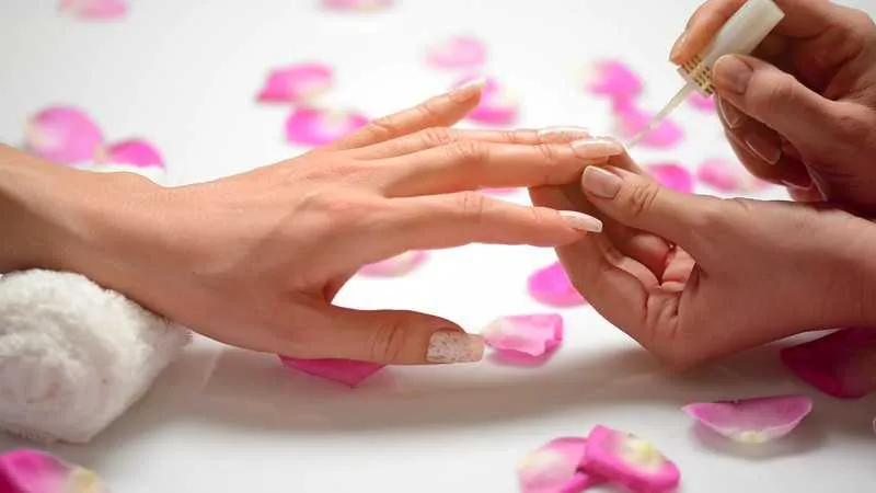 Entre as dezenas de opções de cursos profissionalizantes no Estado do Rio de Janeiro, há formação para função de manicure e pedicure