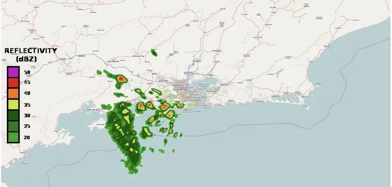 Mapa do clima mostra os núcleos de chuva se aproximando da cidade