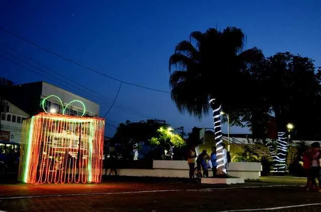 Cidade recebe iluminação natalina em dezembro