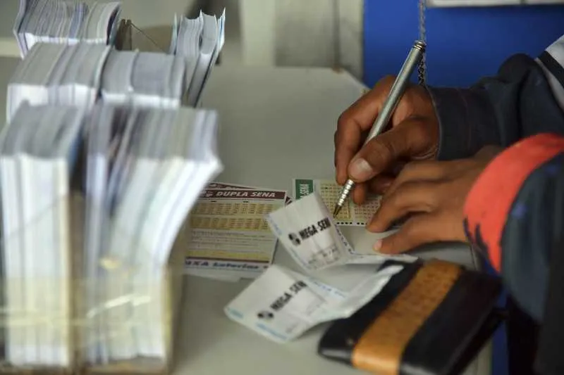 Nesta quarta, 115 pessoas acertaram cinco dezenas