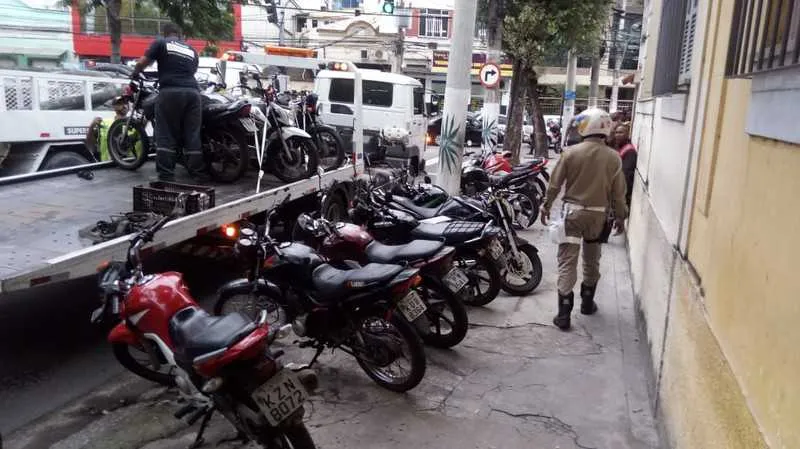 Trinta motos em situação irregular foram apreendidas