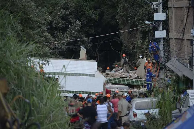 Vinte e três vítimas foram retiradas do local, sendo 13 mortos