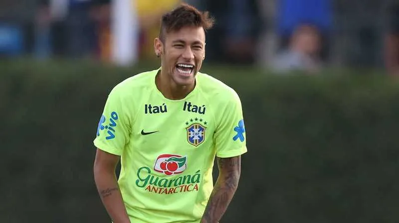 Neymar pode ser o primeiro jogador a valer mais de R$ 1 bilhão no mundo do futebol