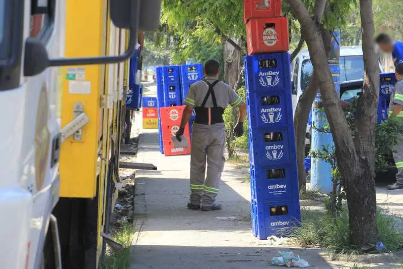 Em Amendoeira, os comerciantes têm que buscar cerveja no bairro vizinho, em Lagoinha