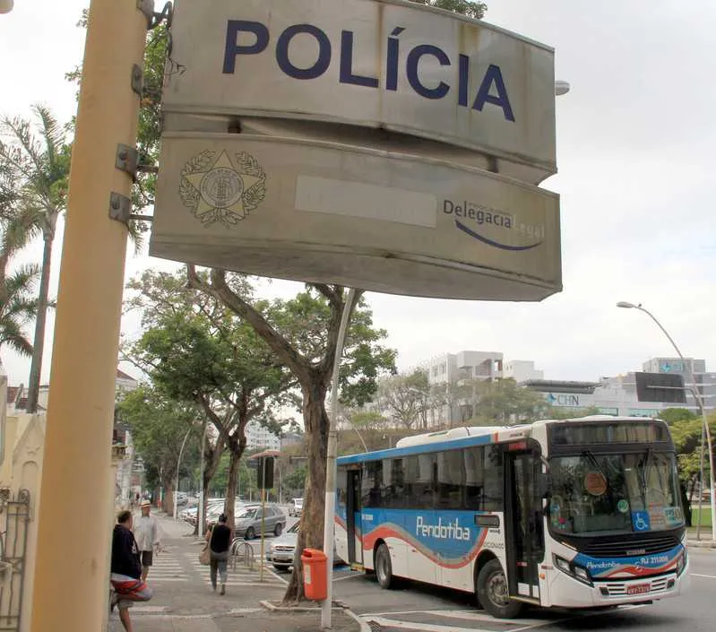A PM conseguiu frustrar assalto a ônibus na subida da Ponte e pertences foram devolvidos aos passageiros