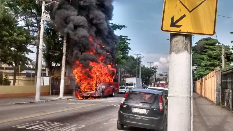 Acidente aconteceu por volta de 9h