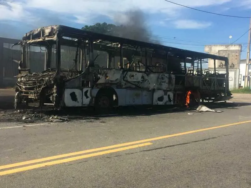 >> Prefeito suspendeu a circulação de ônibus na cidade