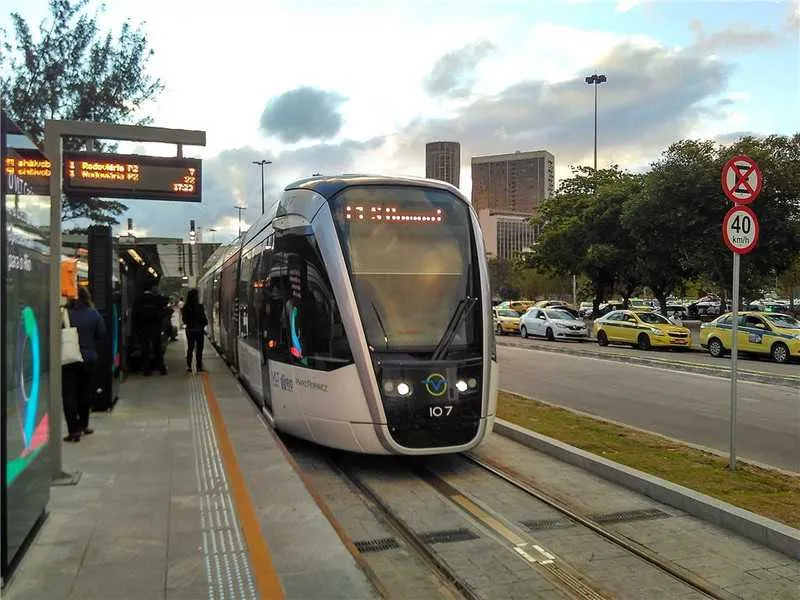 Os pontos de embarque contam também com terminais de consulta