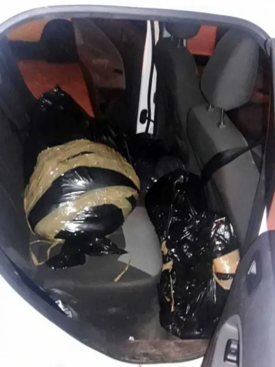 Motorista do veículo foi baleado e preso