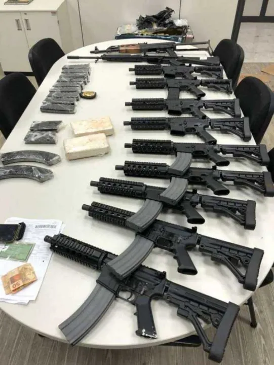Armas estavam em caixa de fritadeira elétrica
