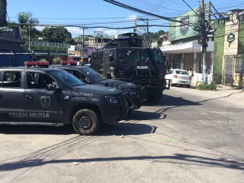 Até o momento, cinco pistolas foram apreendidas