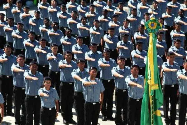 Governador dará atenção especial a São Gonçalo. Município deve receber 10% do total de formandos