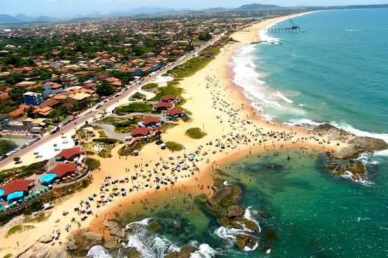 Praia Costa Azul é uma das preferidas dos visitantes de Rio das Ostras