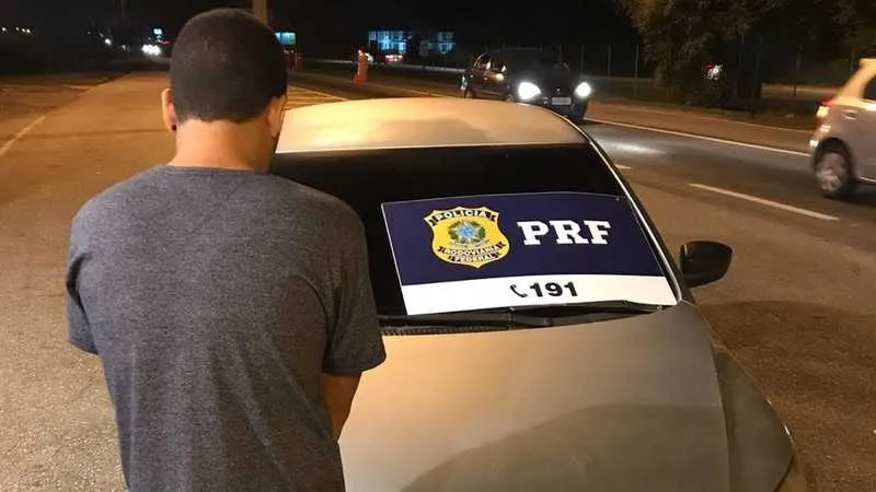 Suspeito foi abordado na BR-101, na altura de Rio Bonito 