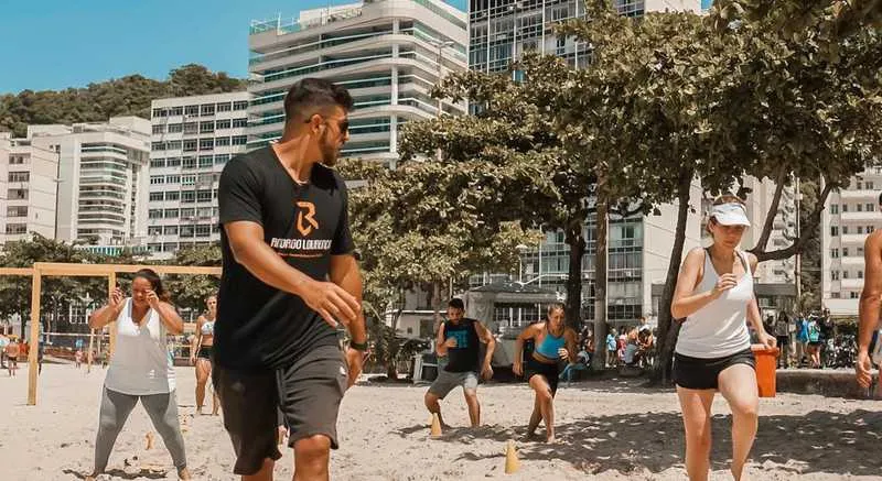 Além de consultor, Rodrigo Lourenço também programa ‘aulões’ nas praias de Niterói