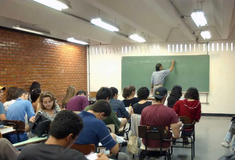 >>> Aulas serão ministradas em Colégio Municipal 