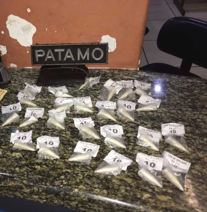Com o suspeito, foram apreendidos 25 pinos de cocaína