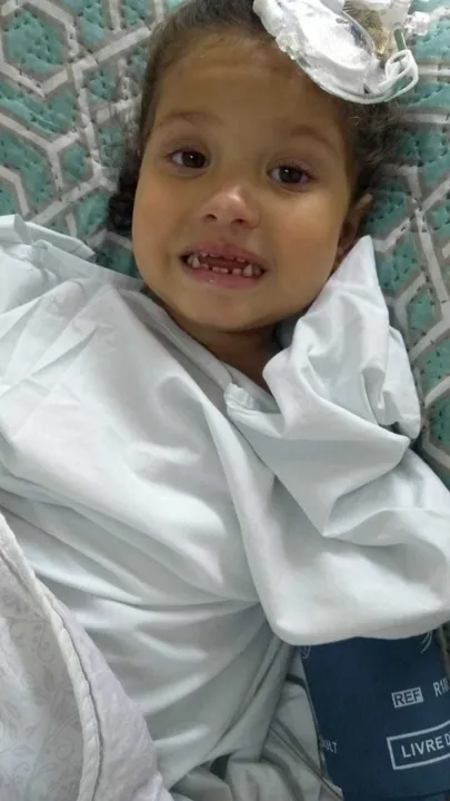 Com apenas 4 anos, Sophia já passou por três cirurgias