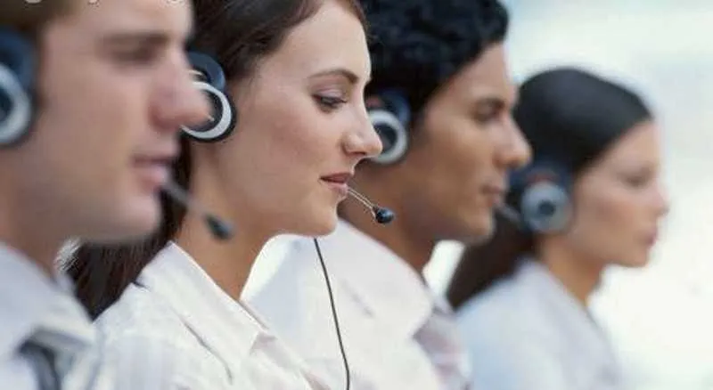 Entre as vagas, existem duas para operador de telemarketing