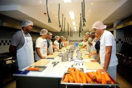 Seleção vai beneficiar, com bolsas de estudo, cinco pessoas