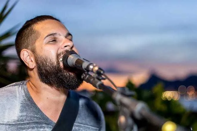 Cantor Thiago Messer faz parte da programação da festa